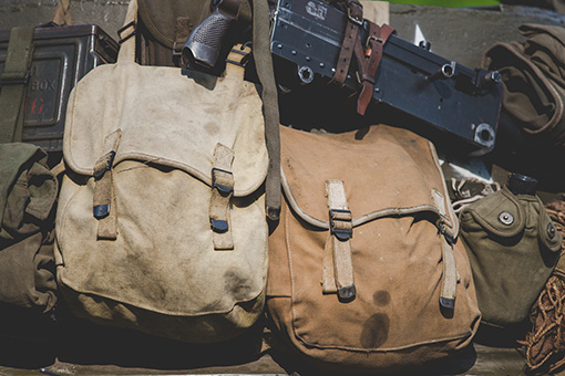 Restauration sacoche et accessoires militaria cuir &agrave; Lille