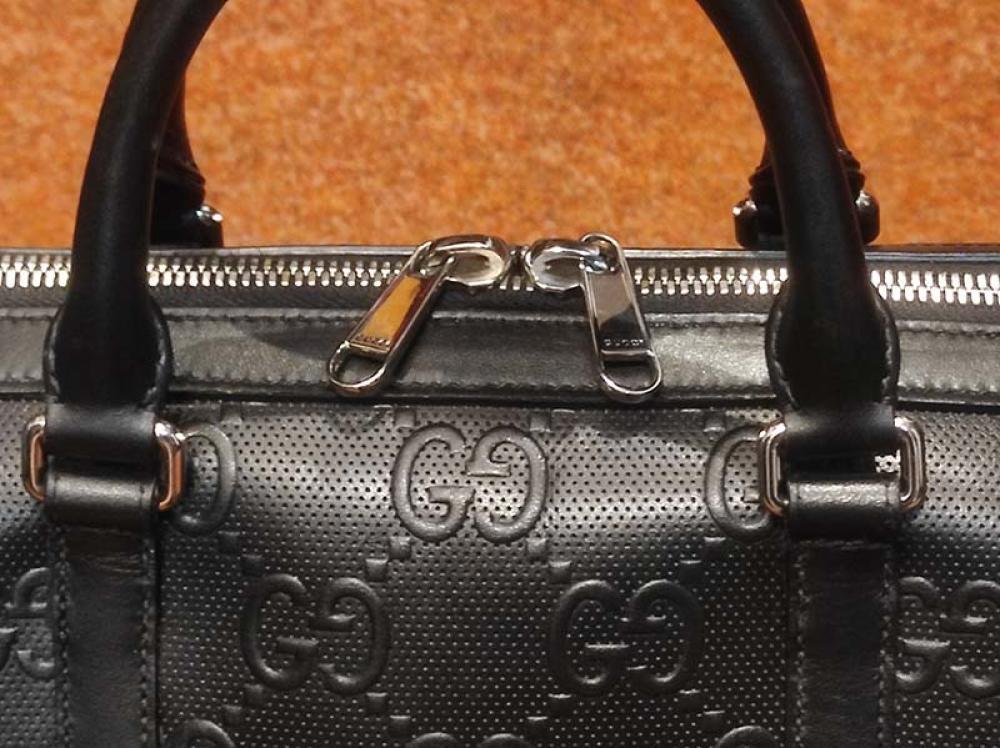 Remise en état de poignée sur valise de voyage